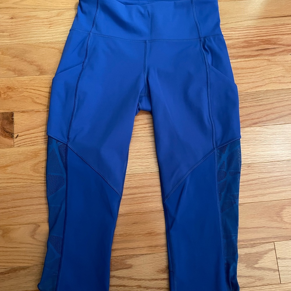 Lululemon Goal Crusher Crop lace mesh legs and waist 
Harbor Blue 6